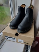 Dr. Martens Hurston Sendal