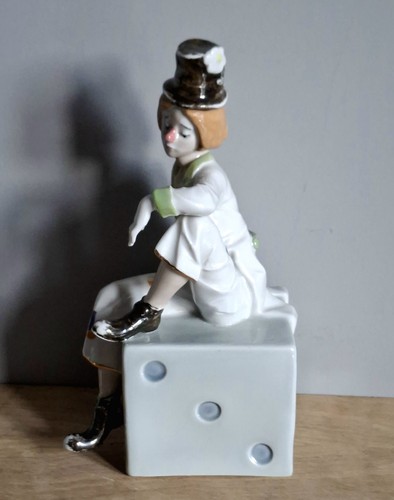 Porcelain clown sat on a - 9.5",