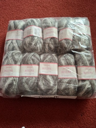 50g sirdar divine - x,