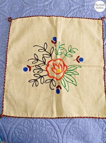 Vintage hand embroidered - hand,