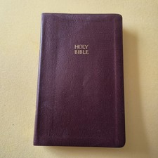 UltraSlim Edition Holy Bible, NKJV (Classic Series) Leathersoft Cranberry