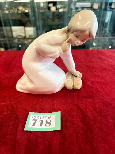 Lladro little girl - girl, with