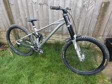 Mondraker Summum downhill Bike