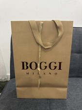 BOGGI Milano Empty Shopping