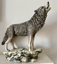 Large Leonardo Juliana Collection Lone Howling Wolf Sculpture 1998 Winter Scene