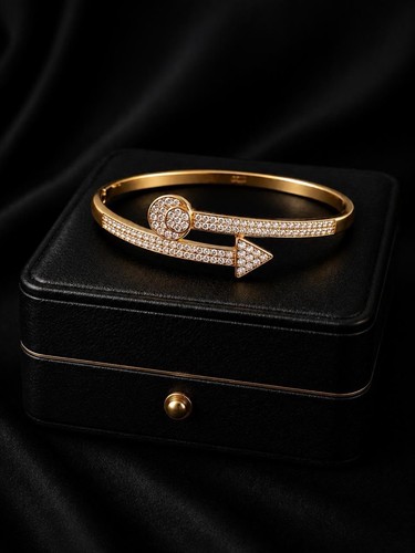 Gold tone arrow bangle - gold,