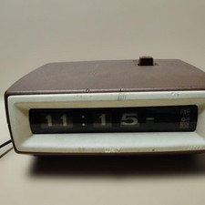 Showa retro flapping clock