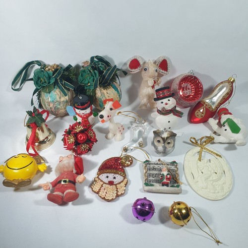 Vintage baubles tree - tree, ornaments
