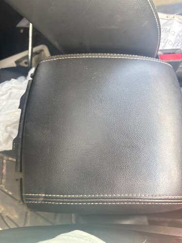 Centre console armrest - centre, 2018