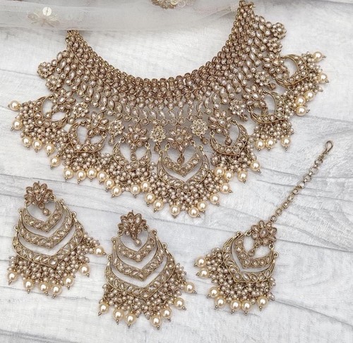 Sweetheart neckline pearl - neckline,