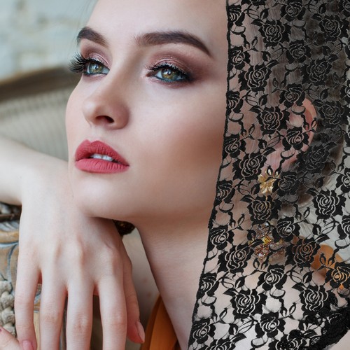 Triangle lace shawls - ,