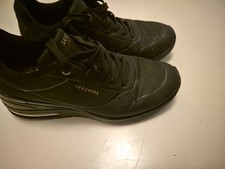 SKECHERS UK SIZE 4.5 BLACK