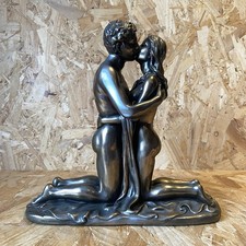 Crosa Figurine Embracing