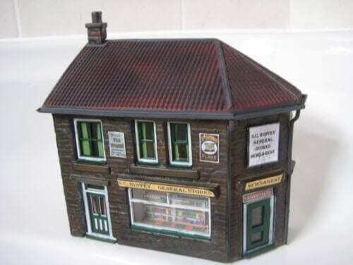 Gauge low relief corner - corner, shop