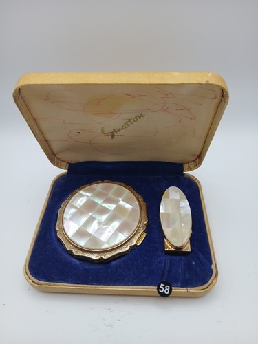Beautiful vintage stratton - beautiful,