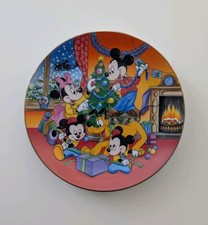 Walt Disney Kinleys Decorative Plate Christmas with Mickey & Minnie Mouse Boxed