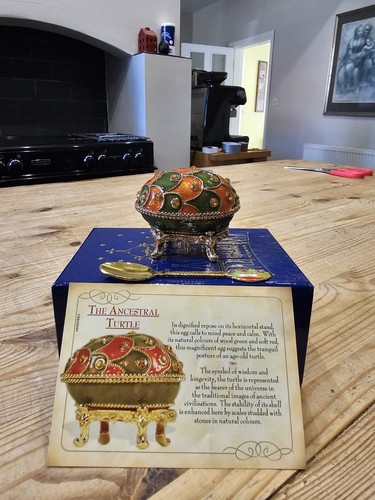 Atlas egg trinket box with