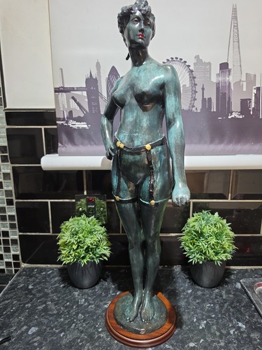 Bronze sculpture manner - manner, of