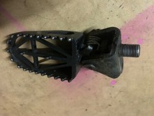 aprilia sxv 550 foot rest peg right side