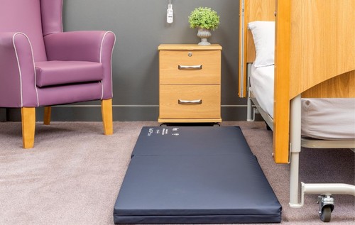 Crash mat with wireless nurse - with,