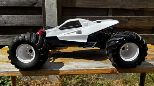 Tamiya mad bull - car,