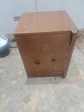 Solid safe with 3 internal