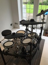 PRICED 4 QUICK SALE Yamaha electronic drum set DTX750k + PEDAL RRP£2500 PRISTINE