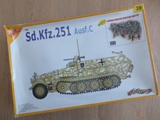 CYBER-HOBBY 9135 - WWII SD.KFZ.251 AUSF C + MB GERMAN INFANTRY - 1/35 MODEL KIT