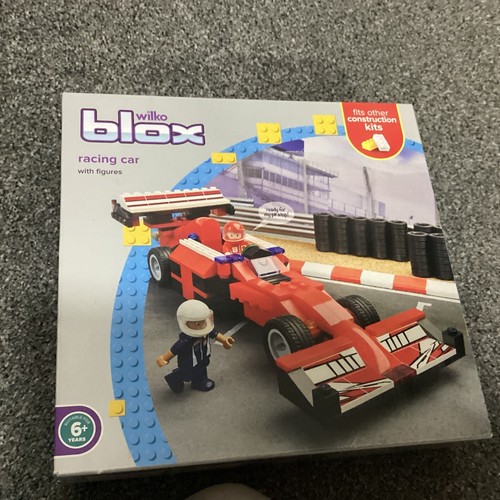 Bloc racing car with - bloc, figures