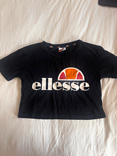 Ellesse black cropped - cropped, logo