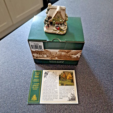 Lilliput Lane Santa’s Little Helper L2352