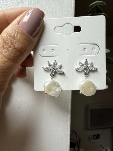 Silver tone flower - tone, crystal