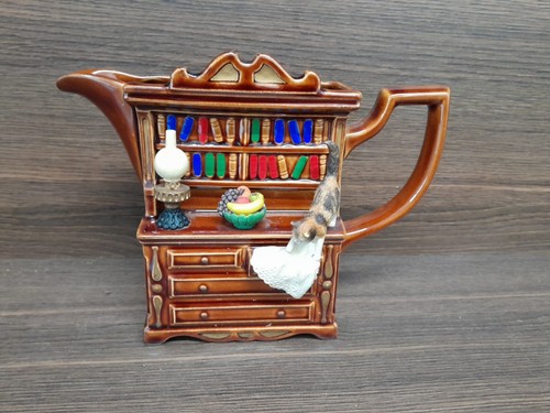 Park rose bookcase novelty jug - rose,