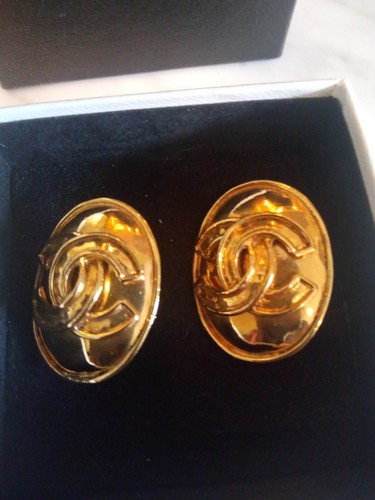 Chanel vintage oval gold - cc,