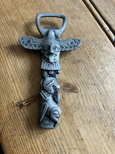 Vintage boma canada totem - canada, pole