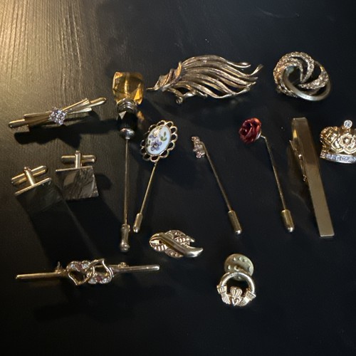 Vintage brooches and pins - brooches,