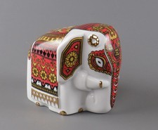 Mlesna Lanka Porcelain Hilton Hotels Hong Kong Elephant Tea Caddy Ornament