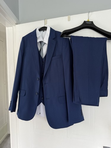 Boys three piece suit age - ,