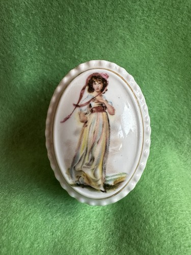 Dainty little camelot - dainty, fine