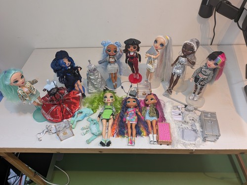 Rainbow high and lol dolls - high,