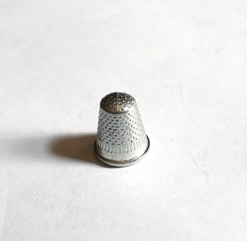 Thimble metal monopoly token - ,