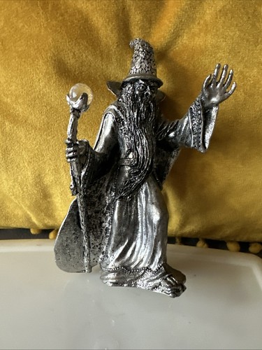 Fantasy wizard statue - 5.5”,