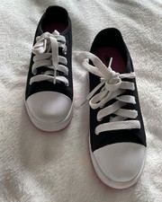 Heelys Kids Size 1 – Black &