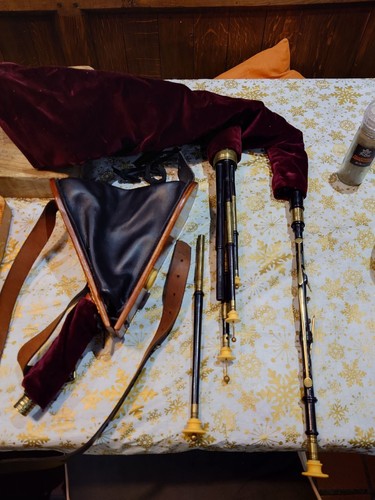 Northumbrian pipes made by - pipes,