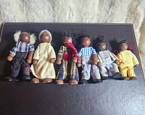Scale dollshouse dolls - 1:12,