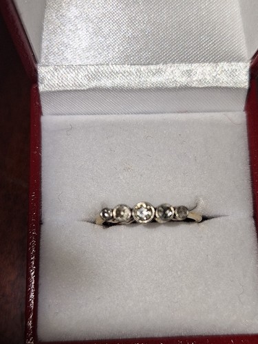 18ct gold diamond - gold,
