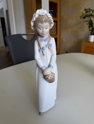 Nao lladró porcelain - by,