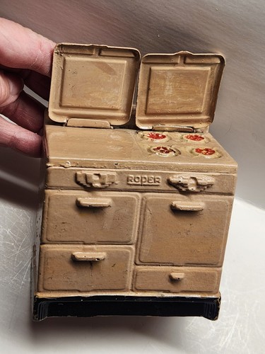 Old unusual arcade cast - unusual,
