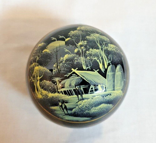 Vintage lacquered round - vintage,
