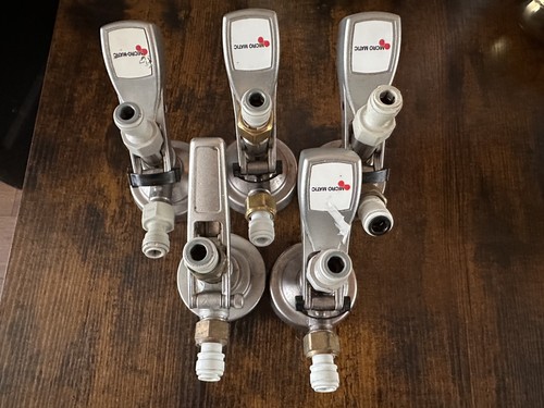 Type grundy beer keg coupler - g,